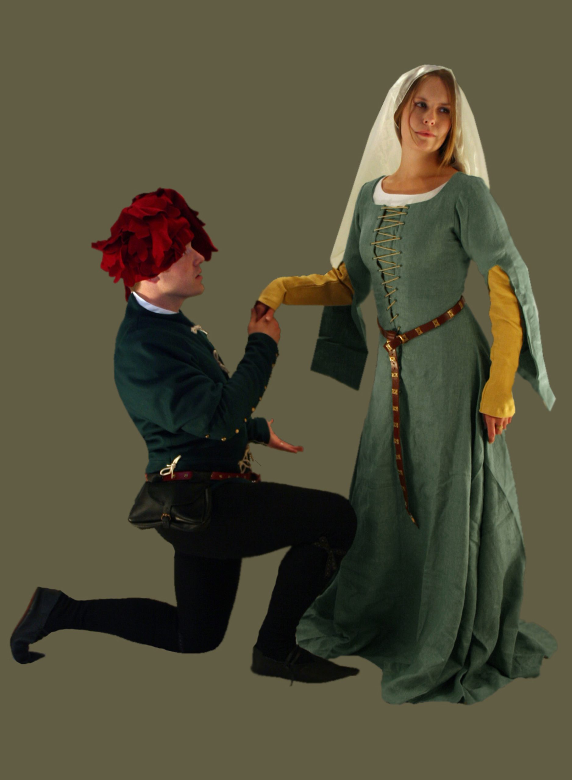 doublet_GreenWool_HoseBlackWool_FntlcdGown_SageLinen_1