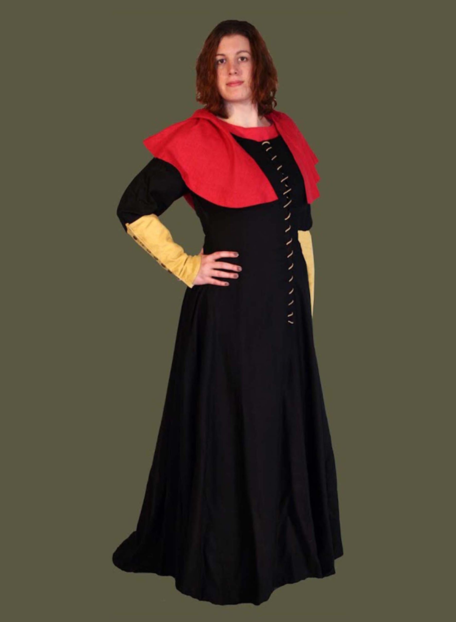 gownLngSlv_15thc_BlackGoldLinen_front