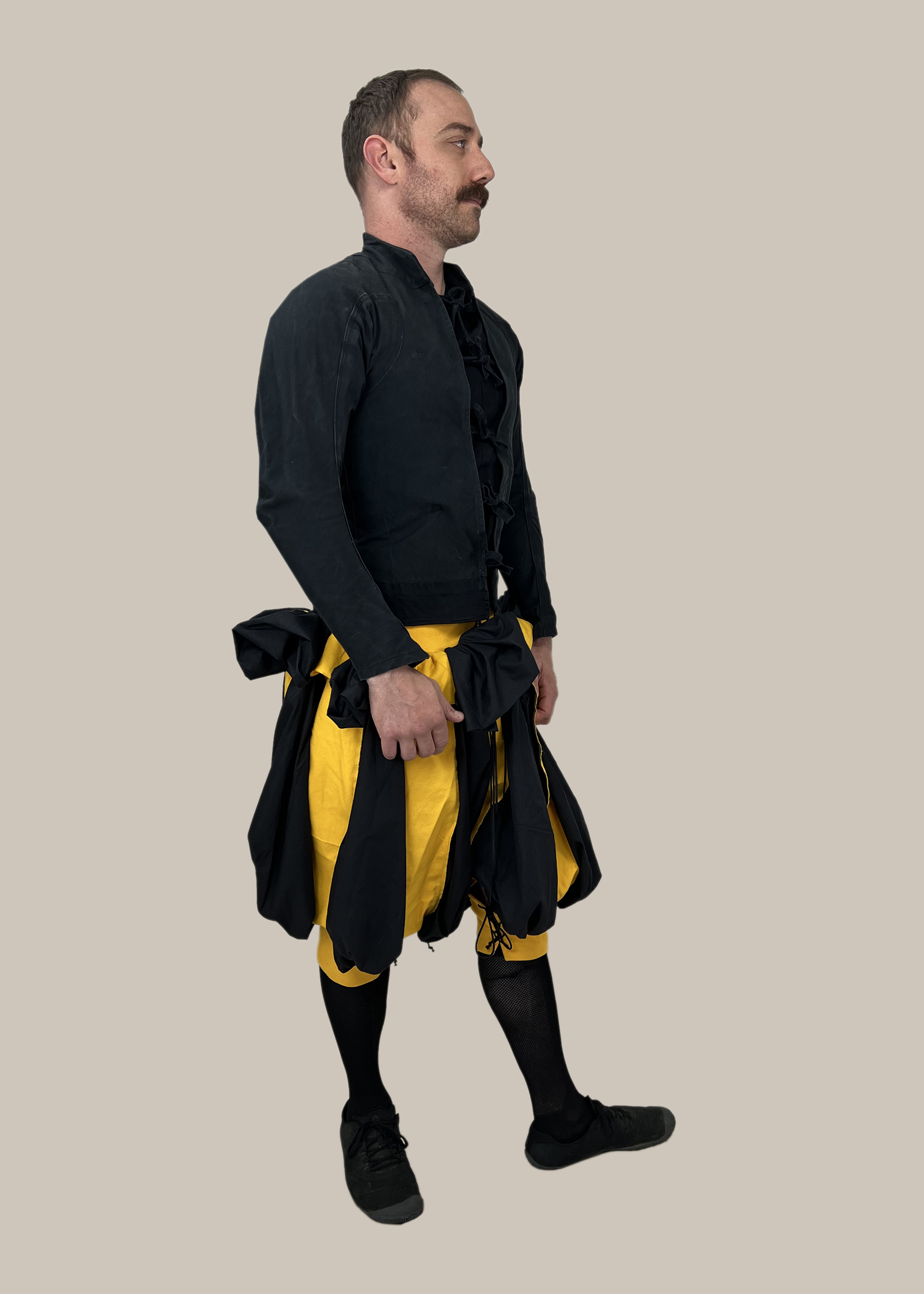 RenWrestJacket_black_MeyerPants_gold_side2